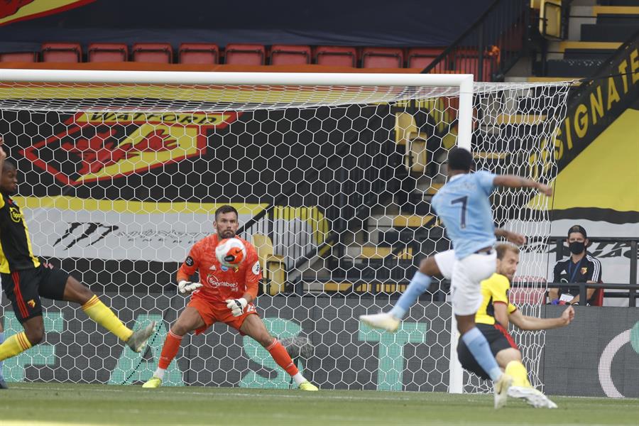Raheem Sterling marcó un golazo en el cómodo triunfo de Manchester City sobre Watford