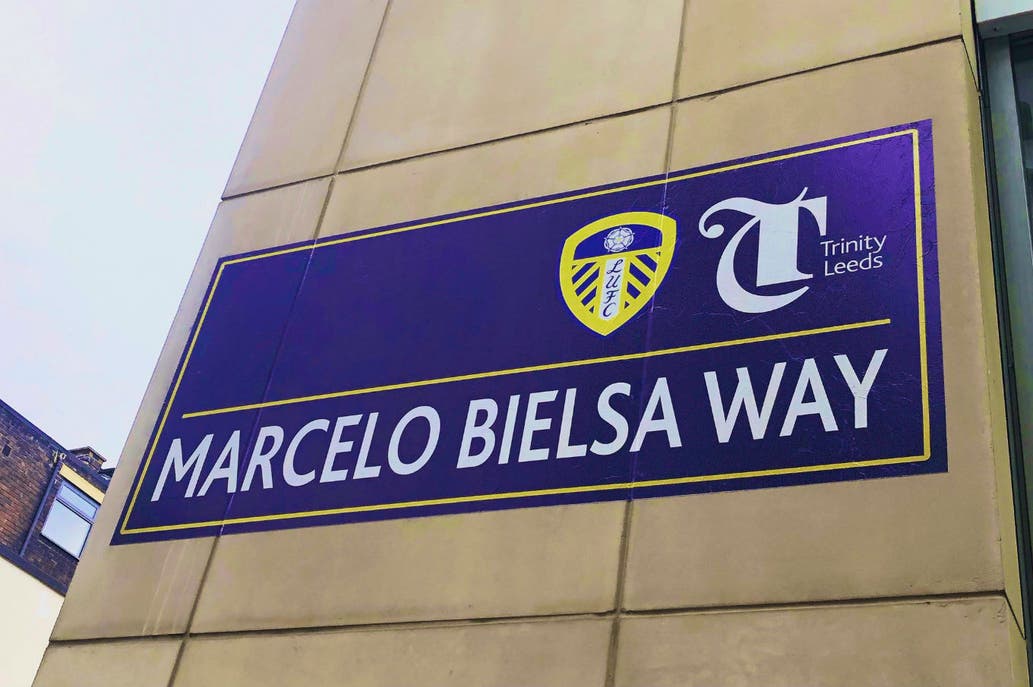 Ya es oficial: Inauguraron calle “Marcelo Bielsa” en Leeds