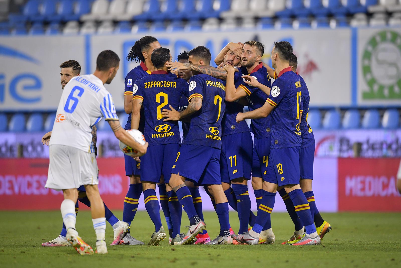 AS Roma aplastó al descendido SPAL y se mantuvo en la quinta plaza de la Serie A