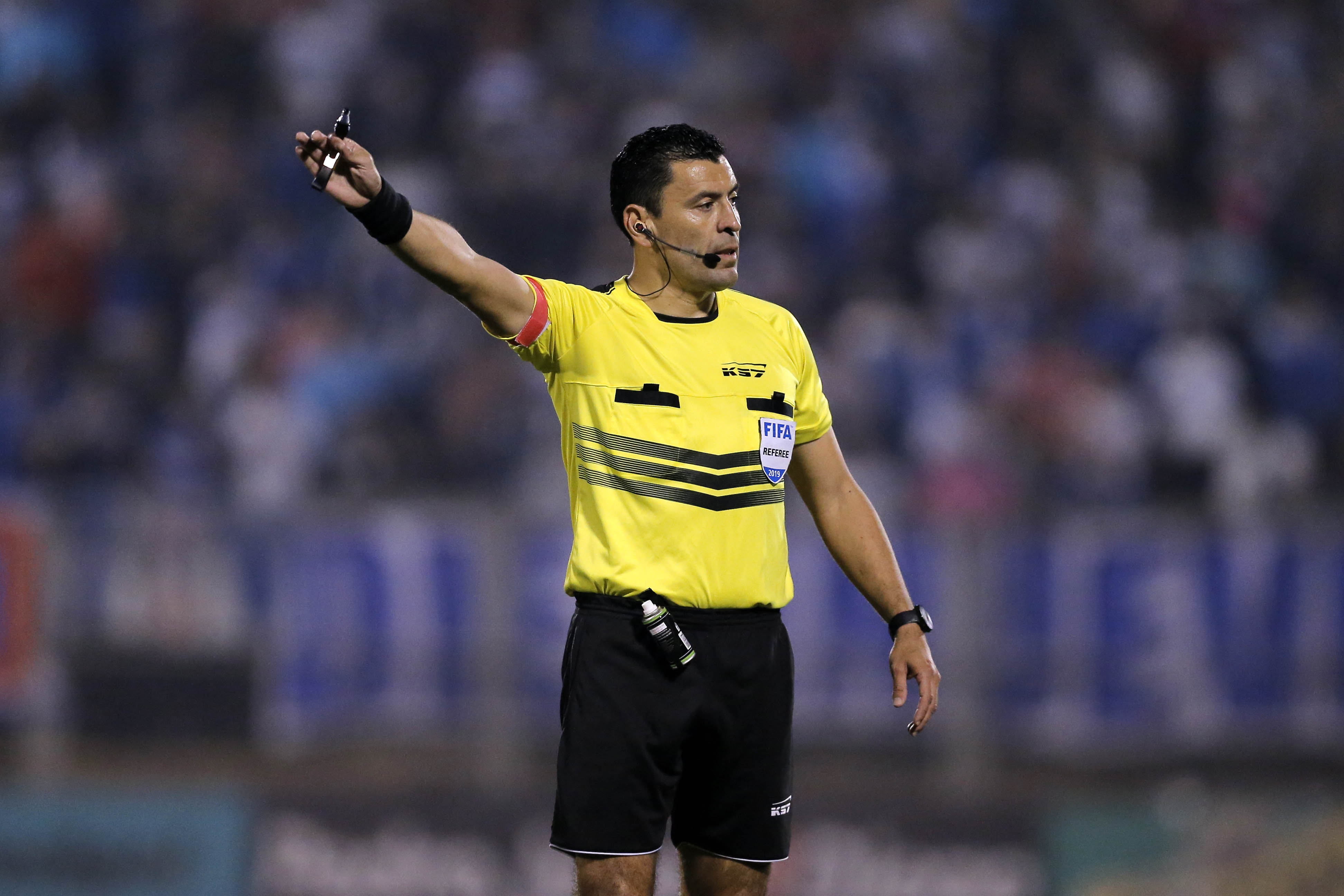 Arbitros del fútbol chileno retomaron las prácticas bajo estricto protocolo sanitario