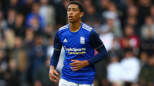 Club inglés decidió retirar la camiseta de joven vendido a Borussia Dortmund