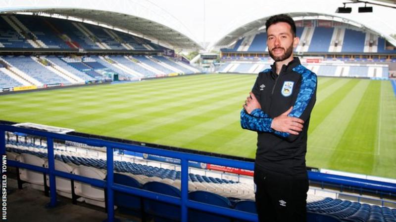 Ex asistente de Bielsa asumió como técnico de equipo inglés