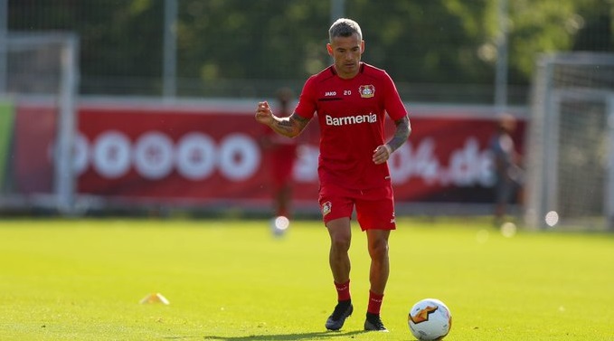 Charles Aránguiz se sumó a los trabajos de Bayer Leverkusen de cara a la Europa League