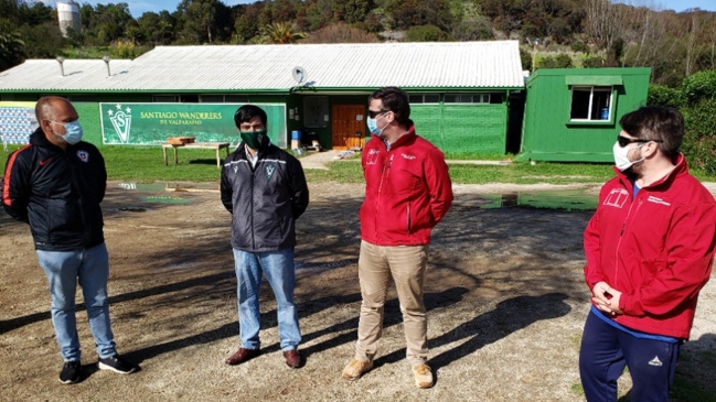 Autoridades inspeccionaron protocolos sanitarios en entrenamientos de Santiago Wanderers