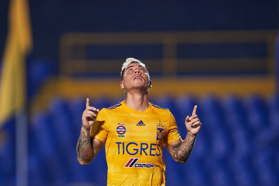 Eduardo Vargas anotó para Tigres ante Necaxa en el primer partido del Apertura en México