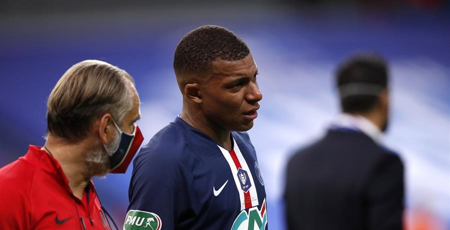 Kylian Mbappé sufrió un fuerte esguince de tobillo y es duda para la Champions