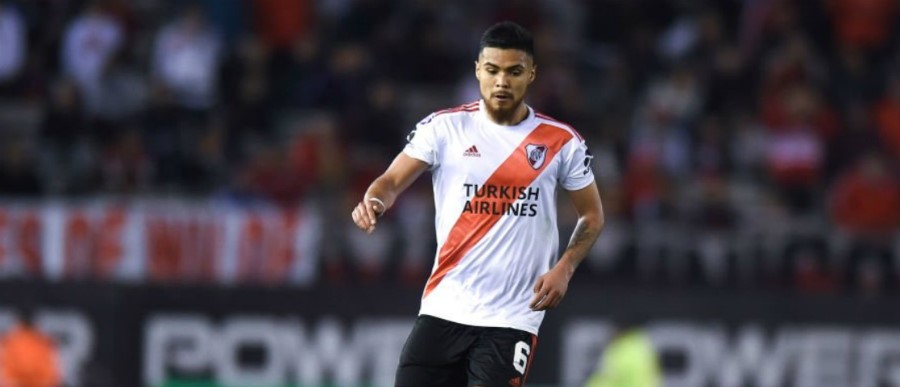 Paulo Díaz consiguió pasaje para viajar a Argentina y este sábado se reintegra a River Plate