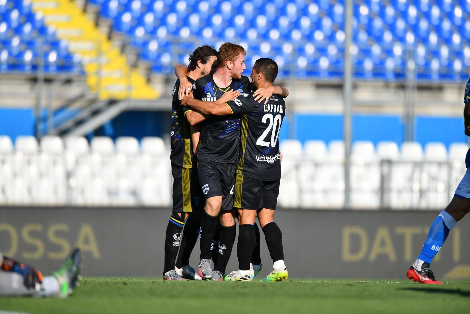 Parma celebró la permanencia ante el descendido Brescia en la Serie A