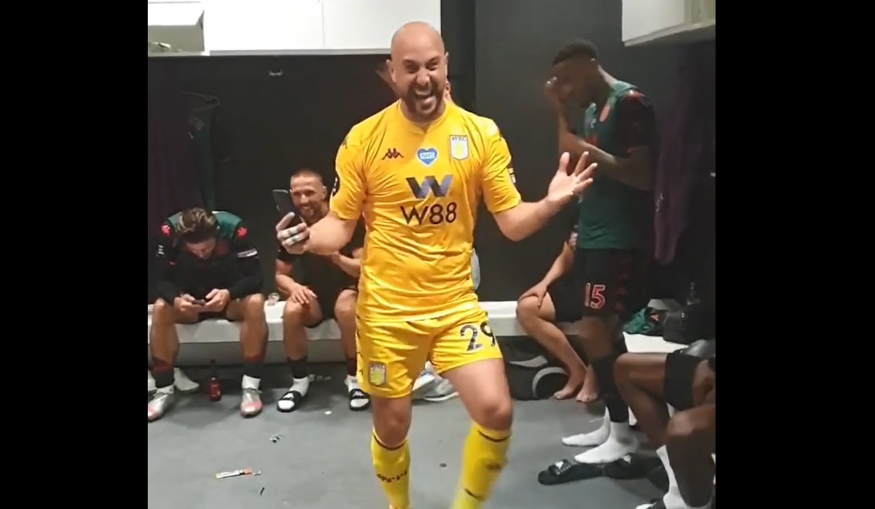 Pepe Reina se lució cantando al ritmo de “La Bamba” luego que Aston Villa zafara del descenso