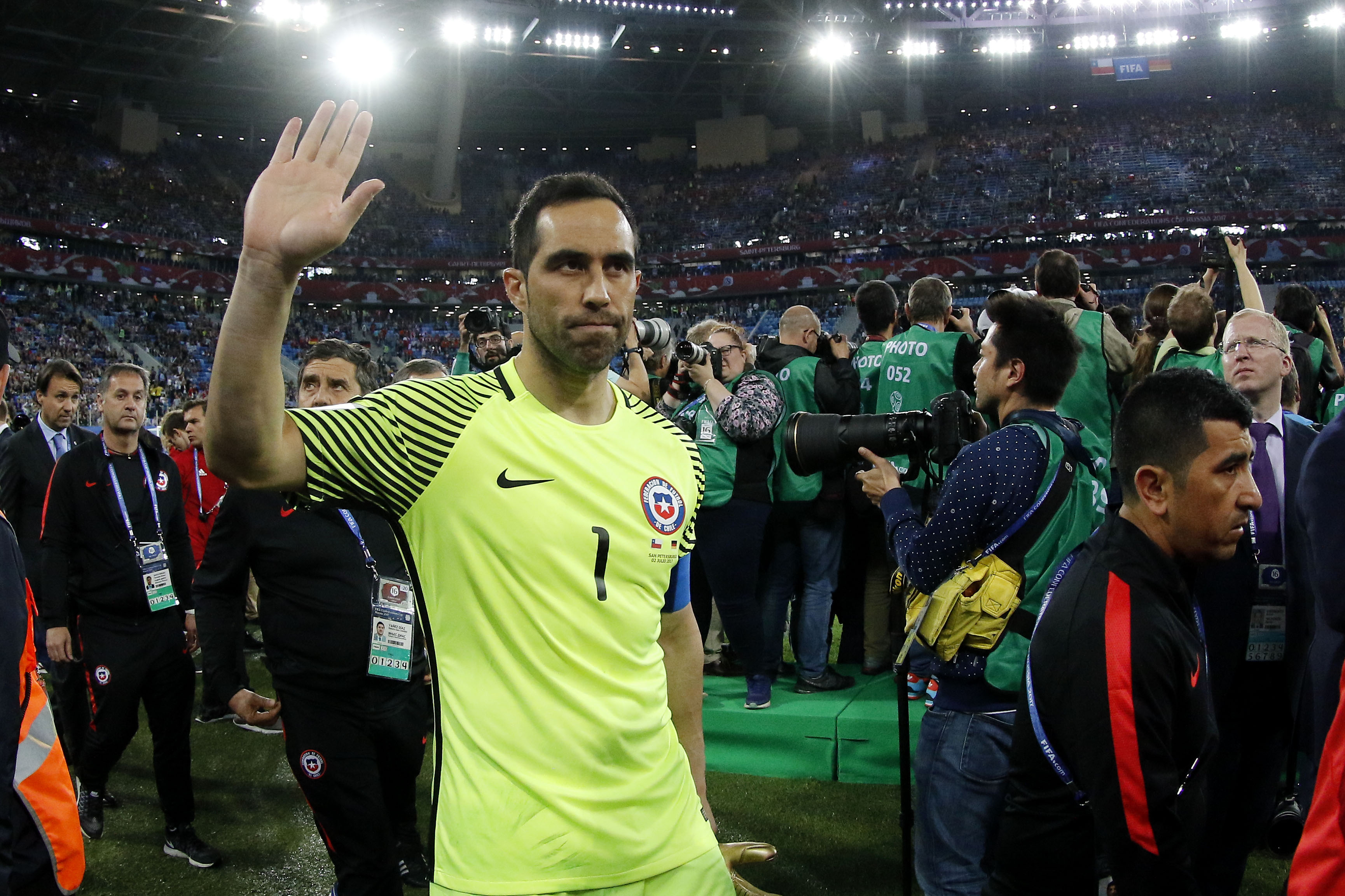 El emotivo saludo de Claudio Bravo a un pequeño cumpleañero