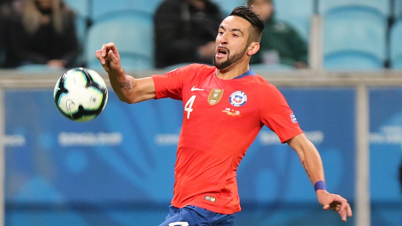 Al ritmo del reguetón: Así va Mauricio Isla a una nueva jornada de entrenamientos