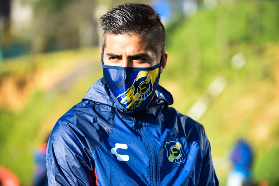 Plantel de Everton estrenó nueva indumentaria de la marca Charly