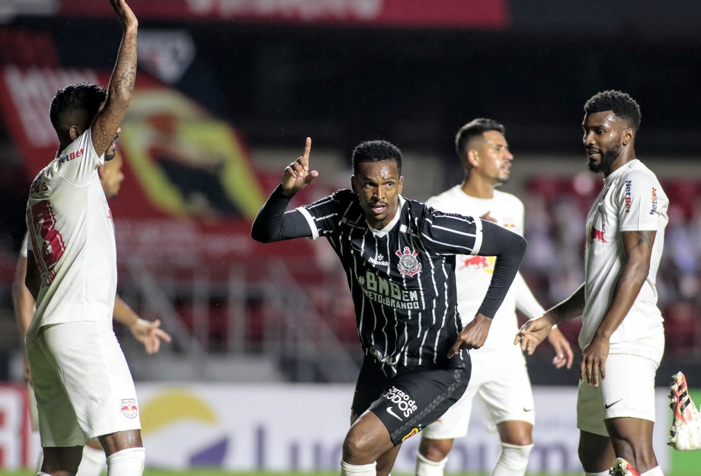 Corinthians se instaló en semifinales del Campeonato Paulista tras batir a Bragantino