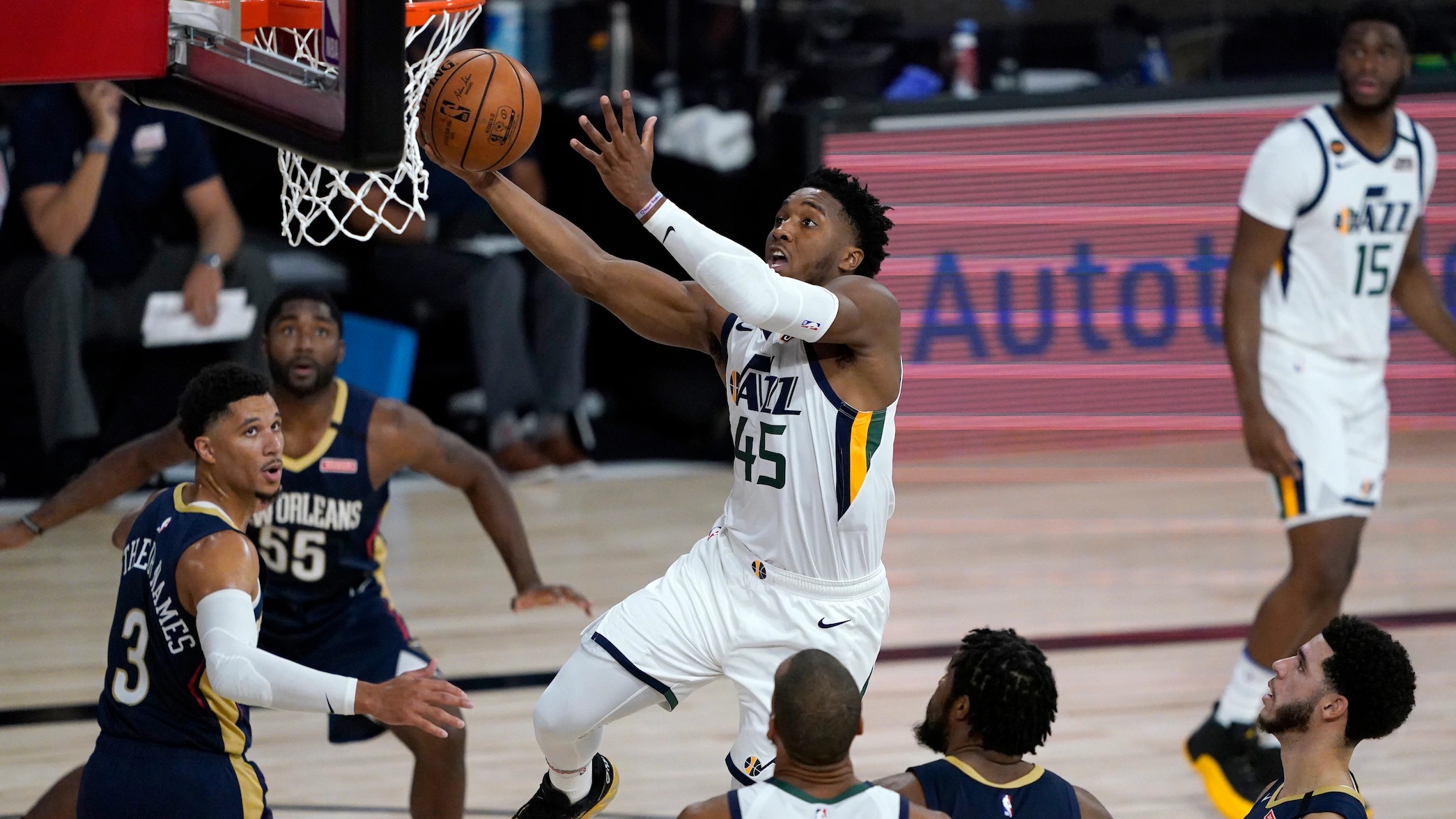 Donovan Mitchell mostró su jerarquía y guió la remontada de Utah Jazz ante New Orleans Pelicans
