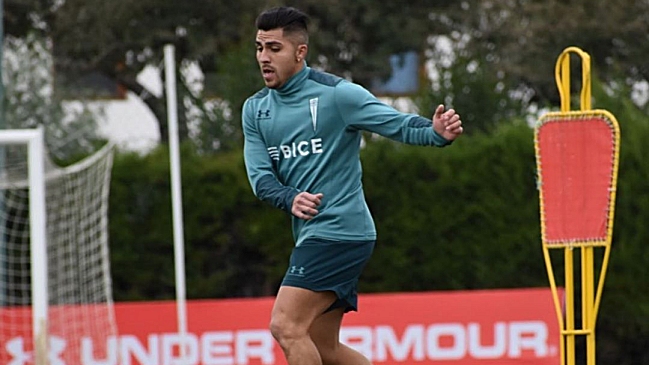 Al ritmo de Camilo Sesto: César Pinares exhibió sus trabajos en U. Católica