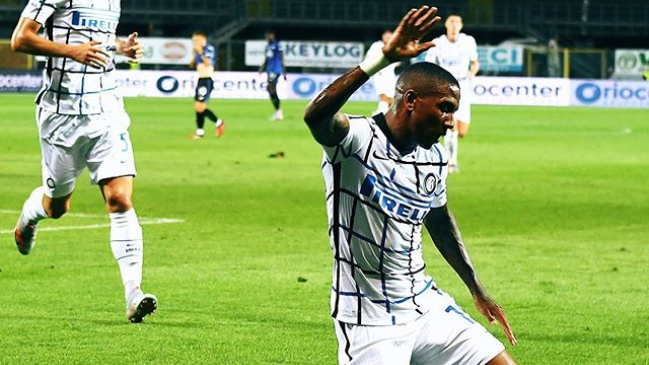 Ashley Young convirtió un golazo para estirar distancias de Inter contra Atalanta