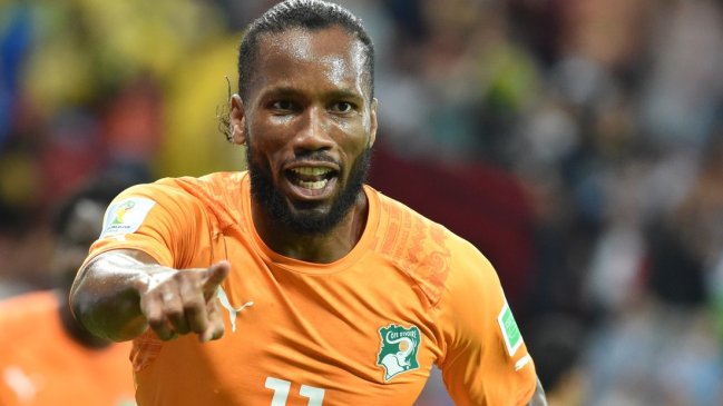 Drogba fue recibido por una multitud al presentar su candidatura a la Federación marfileña