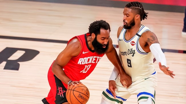 Houston Rockets superó a Milwaukee Bucks en un apretado encuentro