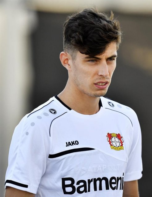 Leverkusen y Aránguiz se alistan con arcoíris incluido para el retorno de la Europa League