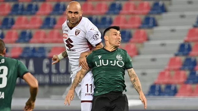 Dirigente de Bologna alabó a Medel tras jugar de zaguero: Si había público, salía entre aplausos