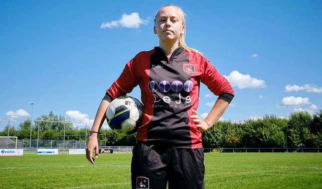 Ellen Fokkema, la joven futbolista de 19 años que jugará en un equipo de hombres