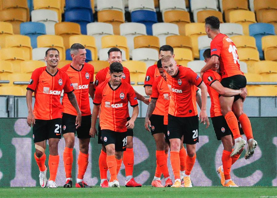 Shakhtar Donetsk liquidó a Wolfsburgo en los minutos finales y pasó a cuartos en la Europa League