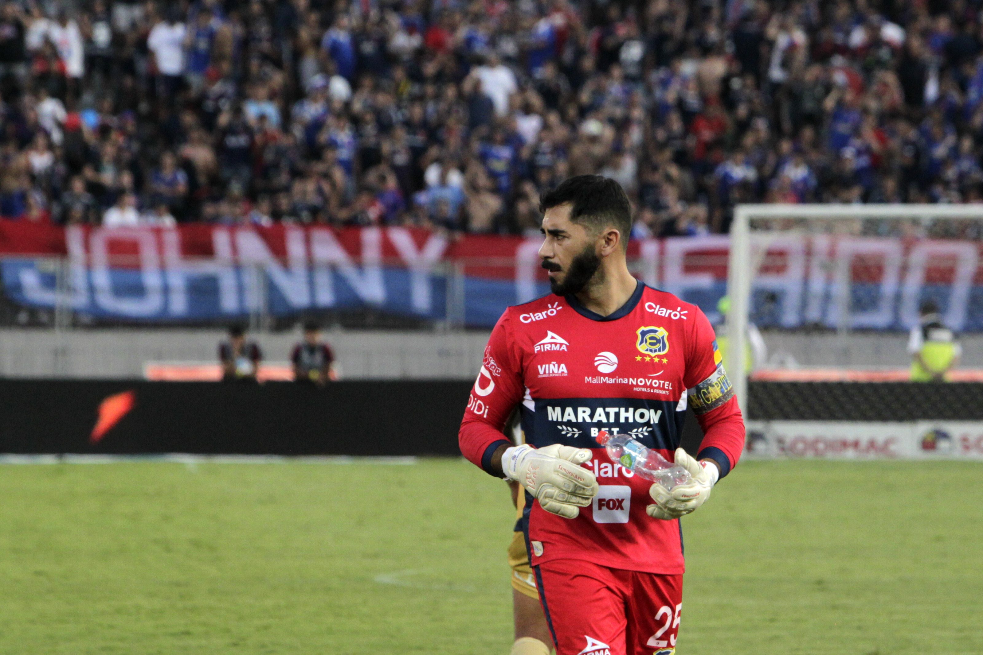 Johnny Herrera: Si no fuera por un par de chantas que llegaron a la U, seguiría jugando ahí