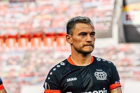 Charles Aránguiz manifestó molestia por suspensión en Europa League: “Nadie me lo advirtió”