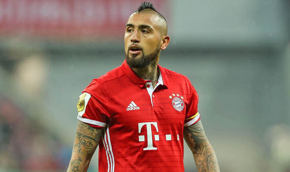 Arturo Vidal donó camiseta de Bayern Munich a la campaña Todos por el Deporte y Gol de Oro