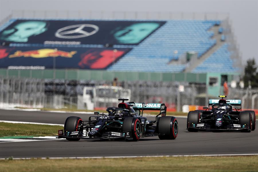 Los Mercedes de Bottas y Hamilton dominaron las clasificaciones en Silverstone