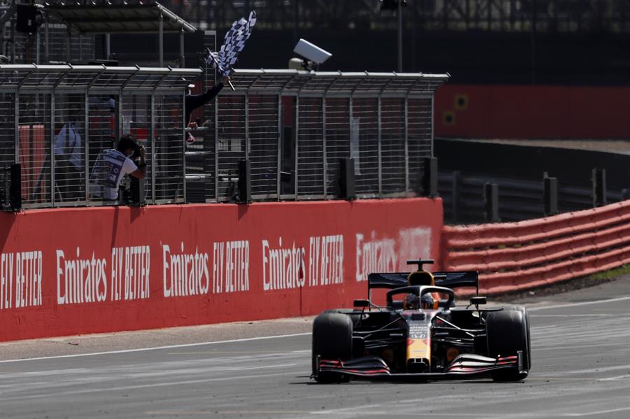 Verstappen rompió la hegemonía de Mercedes y con gran estrategia dominó Silverstone