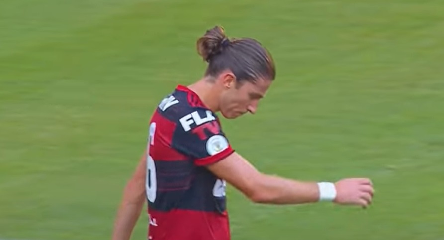 ¿Qué quiso hacer? El increíble autogol de Filipe Luis en derrota de Flamengo ante Atlético Mineiro