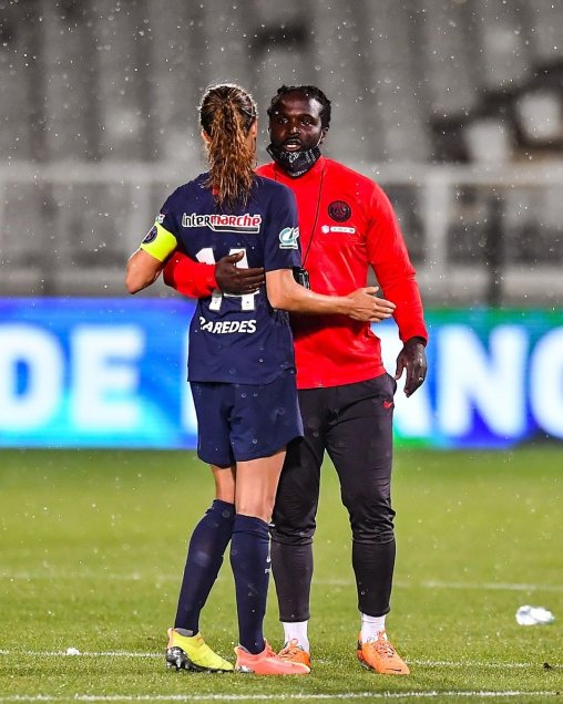 La dolorosa caída de PSG de Christiane Endler ante Lyon en la final de la Copa de Francia