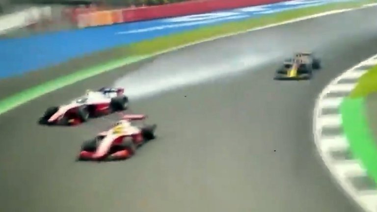 Mick Schumacher protagonizó inusual accidente con su compañero de equipo