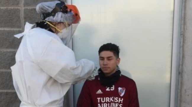 Jugador de River Plate dio positivo en el retorno a las prácticas