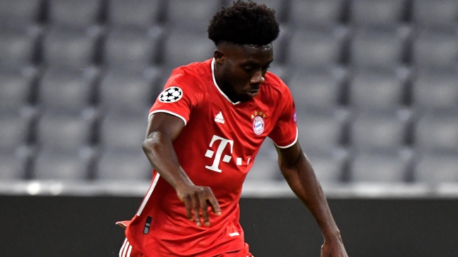 Alphonso Davies quedó al margen del entrenamiento de Bayern Munich por problemas físicos
