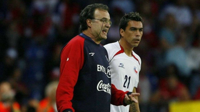 A 11 años del primer gol de Esteban Paredes por la Roja