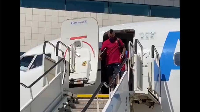 Con Vidal a la cabeza: FC Barcelona aterrizó en Lisboa para jugar la Champions