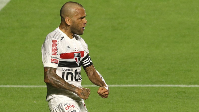 Dani Alves le dio el triunfo a Sao Paulo ante Fortaleza en su debut en el Brasileirao