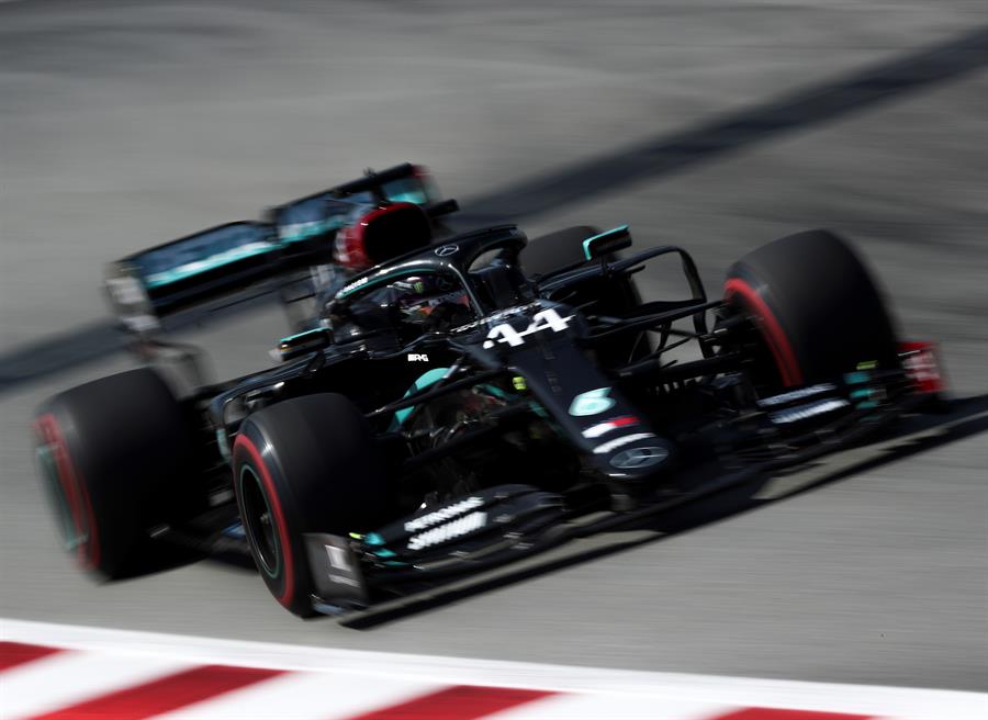 Los Mercedes de Hamilton y Bottas ampliaron su dominio en España