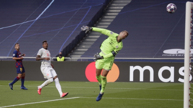 David Alaba anotó un “autogolazo” y FC Barcelona empató el duelo ante Bayern Munich