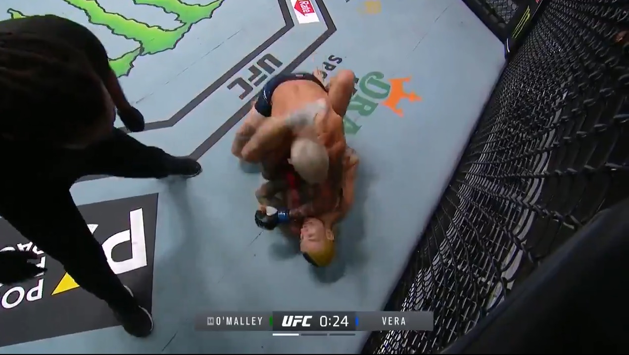 El brutal codazo con el que el ecuatoriano “Chito” Vera venció a Sean O’Malley en el UFC 252