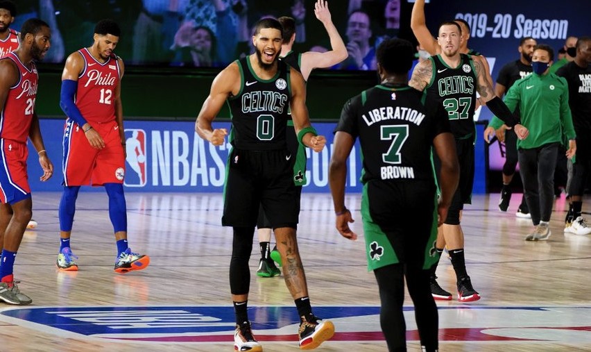 Tatum y Brown guiaron triunfo de Boston Celtics en el primer duelo de la serie ante los Sixers