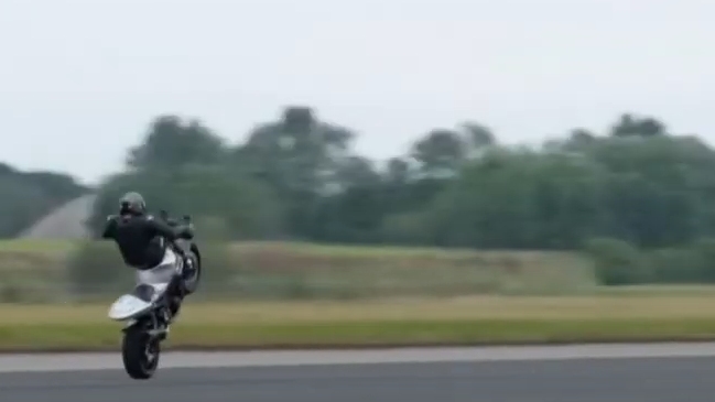 Motociclista británico desafió a la muerte e impuso notable récord mundial