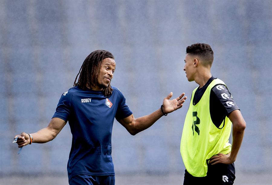 Edgar Davids asumió como ayudante técnico en club holandés