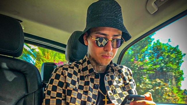 Erick Pulgar lució gran atuendo y pidió su opinión a Kevin-Prince Boateng