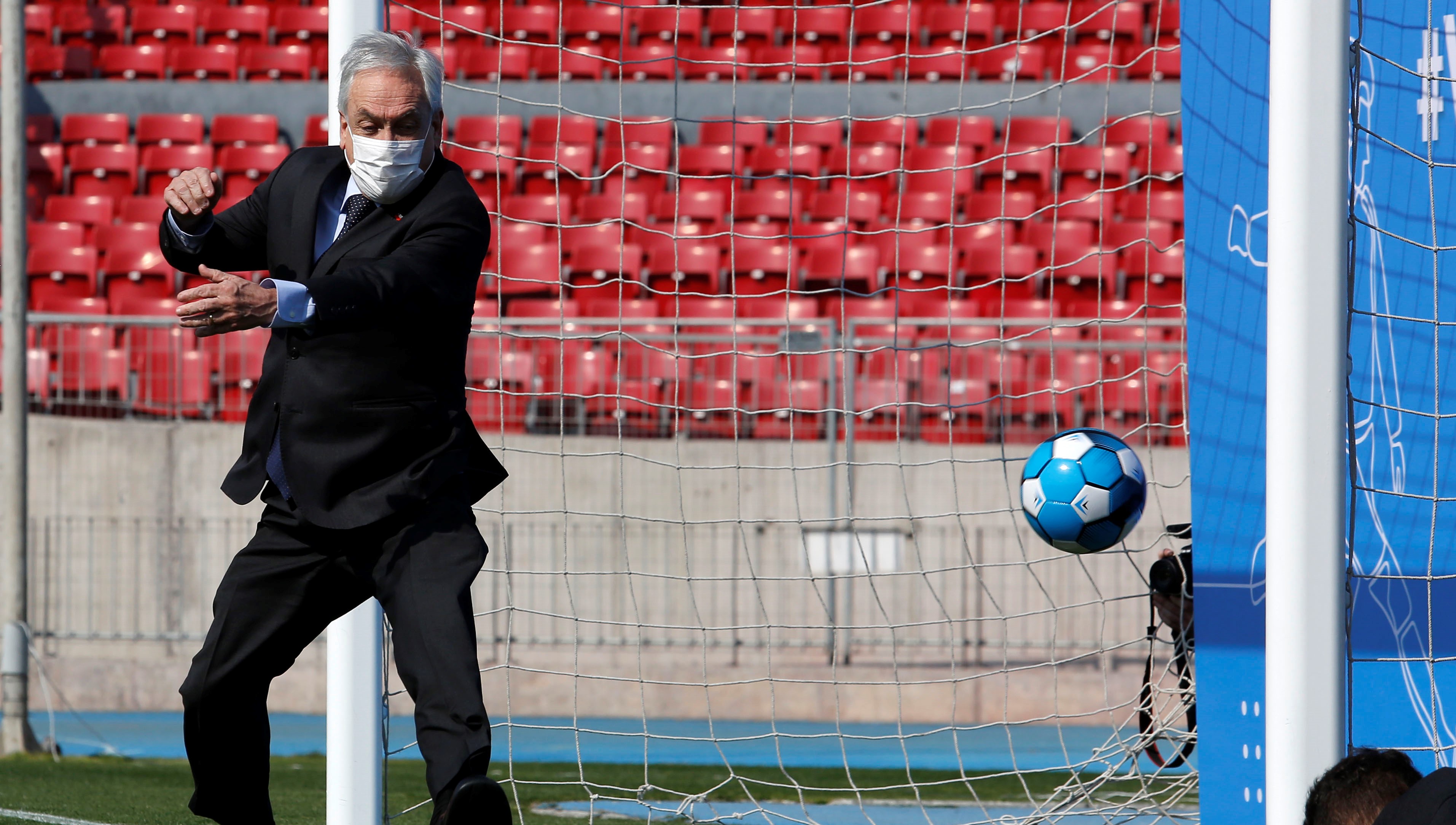Esteban Paredes bromeó con el Presidente Piñera: No es muy bueno para definir