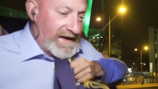 Periodista Christian Martin troleó a hincha de Boca que lo interrumpió durante un despacho