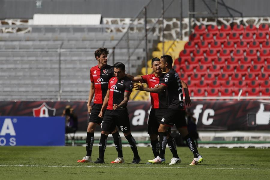 Atlas de Reyes y Jeraldino derribó a Querétaro en el debut de Diego Cocca