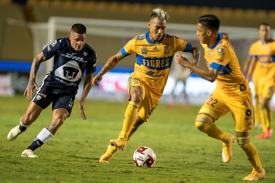 Tigres de Eduardo Vargas cedió un empate sobre el final ante Pumas